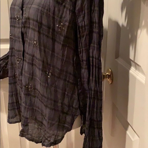 Rock & Republic blue/gray plaid shirt with rivets - Picture 3 of 8